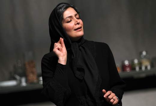 برای تئاتری‌ها در تهران فرش قرمز نمی‌اندازند