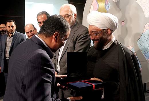 تجلیل از معلم گیلانی فیلم‌ساز در جشنواره‌ی فیلم رشد