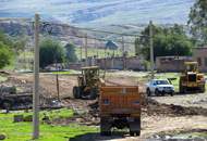 تسطیح و بازسازی مسیر خطوط لوله نفت در روستای چم گرداب منطقه‌ی لرستان