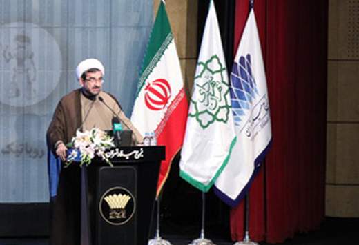 شهر واقعی بايد آموزش دهنده باشد
