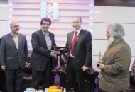 اعطا جایزه "شهرت برند" و "شرکت شایسته" به مديرعامل بانک صادرات ايران