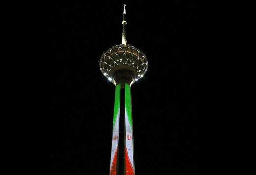 برج میلاد تهران به کمپین "آری به تولید ملی" پیوست