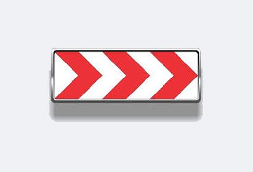 تسهیل در تردد و رفع گره های ترافیکی احتمالی در منطقه ۱۰ با نصب صد تابلو پرچمی جهت نما