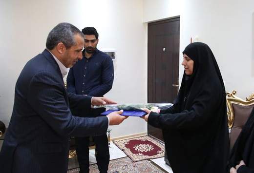 حضور مدیران ارشد منطقه ۲۱ در منازل خانواده شهدا و معتمدین محلات