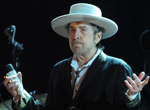 باب دیلن هیچ واکنشی به دریافت نوبل ادبیات ۲۰۱۶ نشان نداد