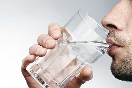 فواید نوشیدن آب با معده خالی