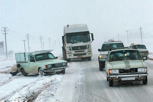 لزوم تجهیز خودروها به زنجیر چرخ در محورهای برف گیر