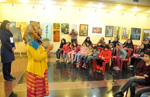 حضور قصه‌گویان در یک فرهنگ‌سرا و کتاب‌خانه‌عمومی تهران