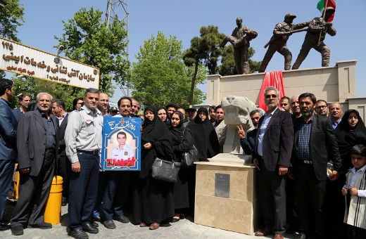تندیس "شیر سنگی" در میدان حسن آباد تهران نصب شد