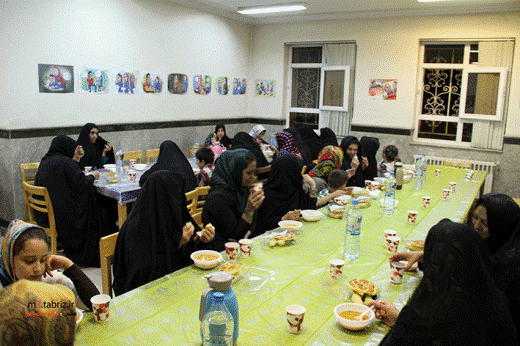 مهمانی افطار ایتام محله های جنوبی منطقه ۱۱ برگزار شد