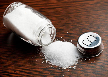 از هر ۱۰ ایرانی ۹ نفر بیش از ۵ گرم نمک در روز مصرف می‌کنند