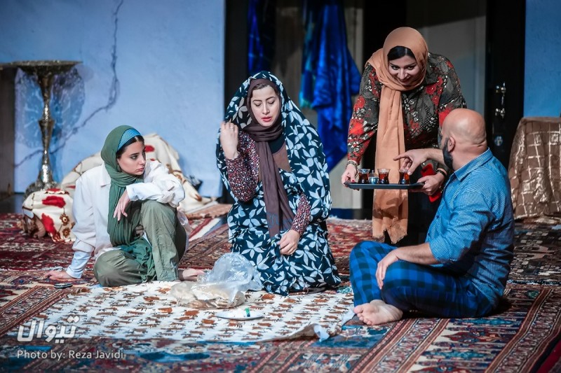 نمایش «همین حوالی» ویژه جامعه هنرمندان اجرا می‌شود