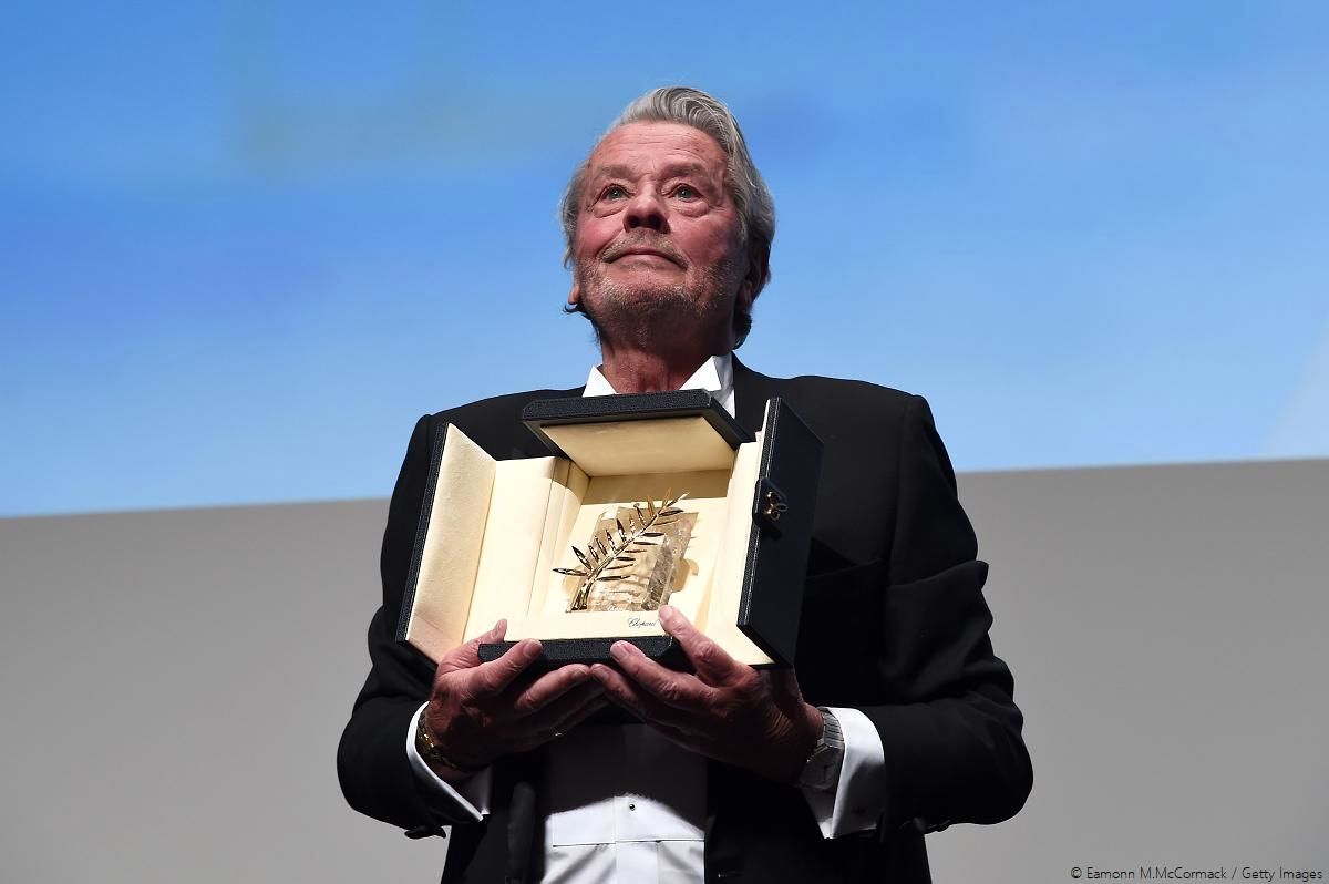 نخل طلا در دستان آلن دلون/ تنهاترین مرد سینما به کارنامه‌اش افتخار می‌کند